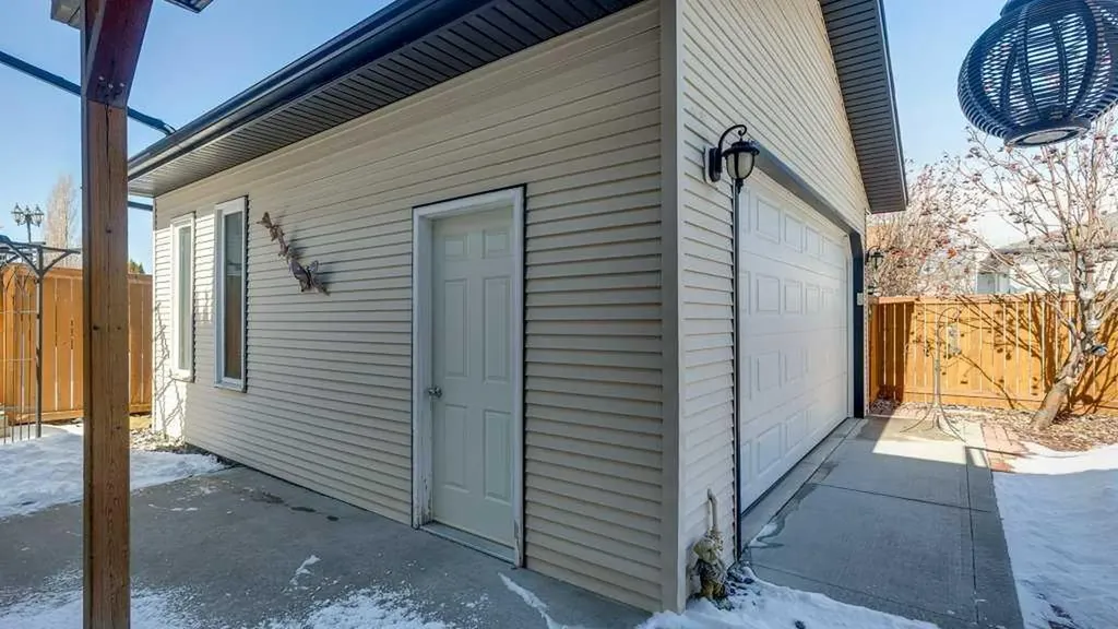 143 Ackerman Crescent Red Deer AB T4R 3B8