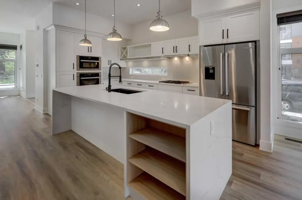 3422 5 Avenue NW Calgary AB T2N 0V5