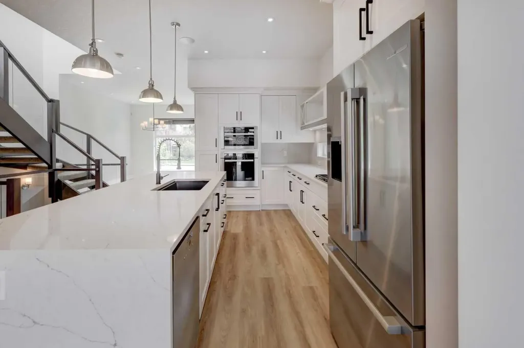 3422 5 Avenue NW Calgary AB T2N 0V5