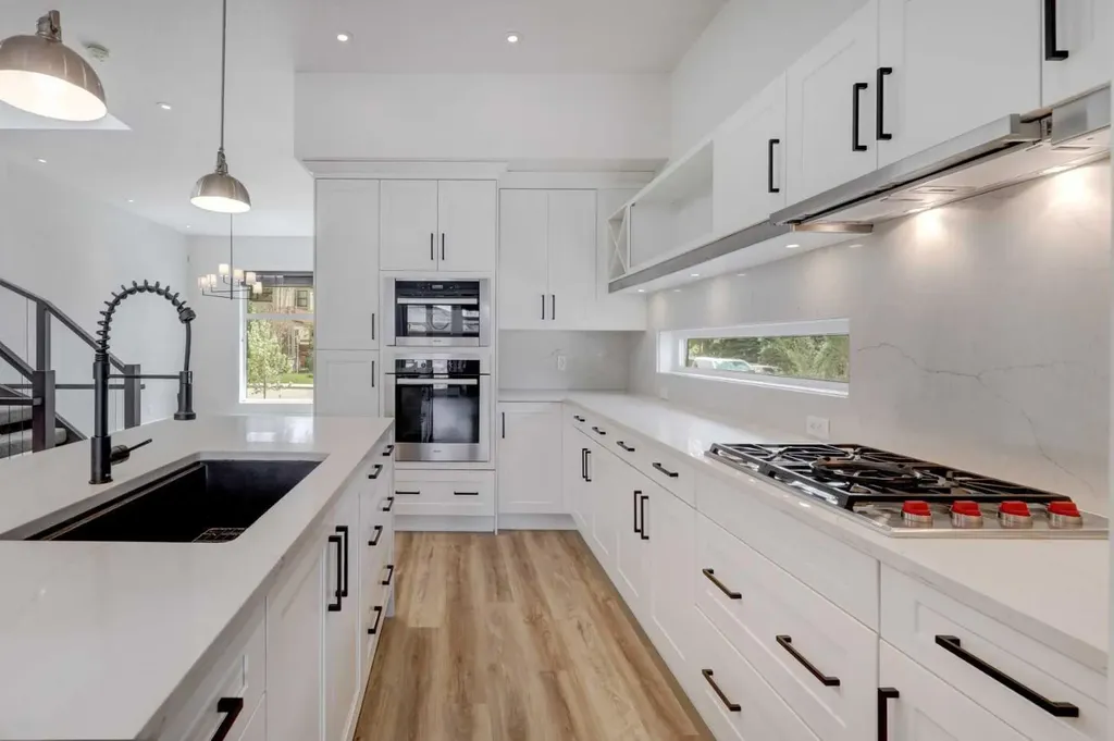 3422 5 Avenue NW Calgary AB T2N 0V5