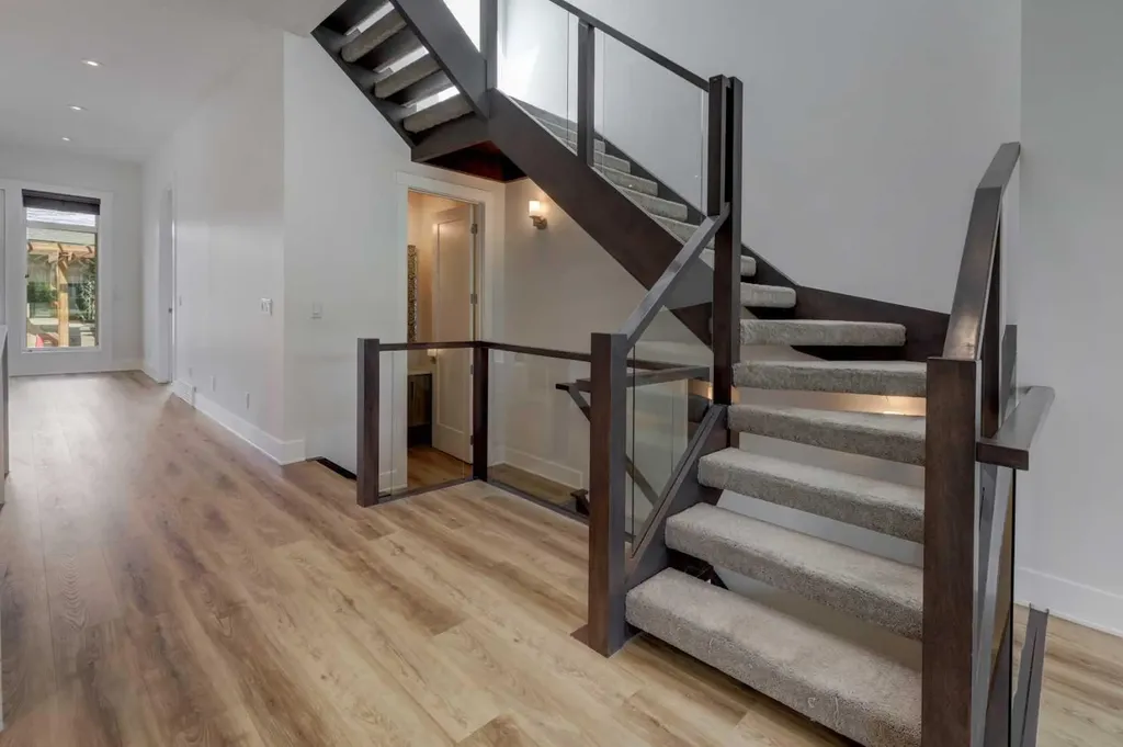 3422 5 Avenue NW Calgary AB T2N 0V5