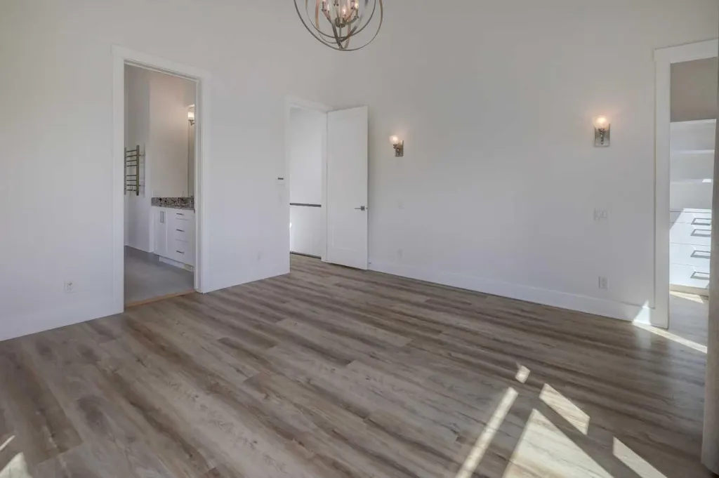 3422 5 Avenue NW Calgary AB T2N 0V5