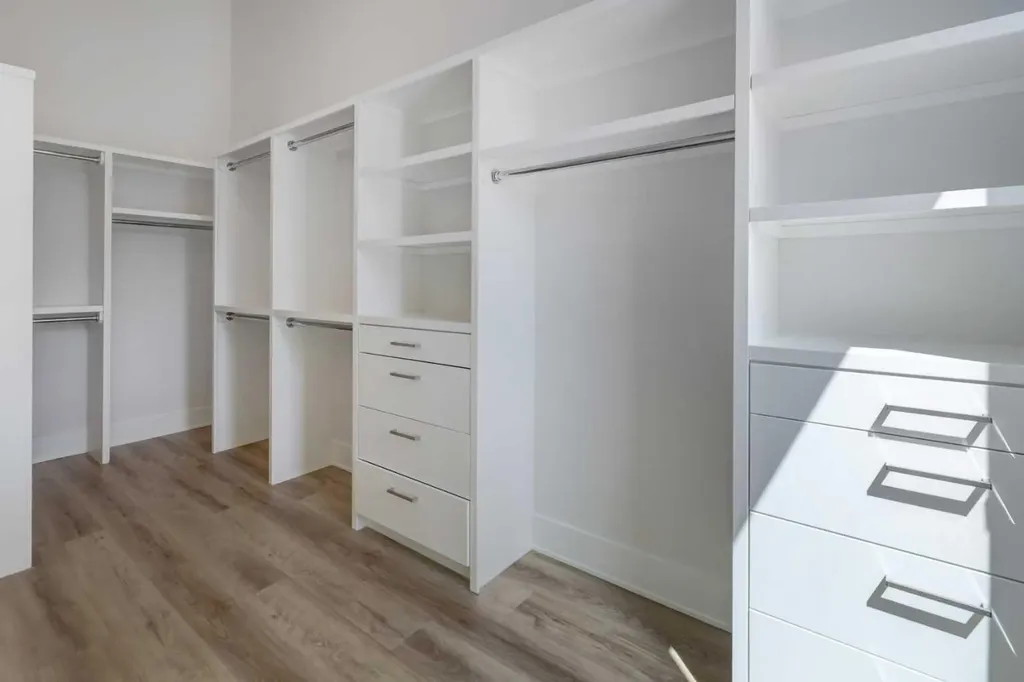 3422 5 Avenue NW Calgary AB T2N 0V5