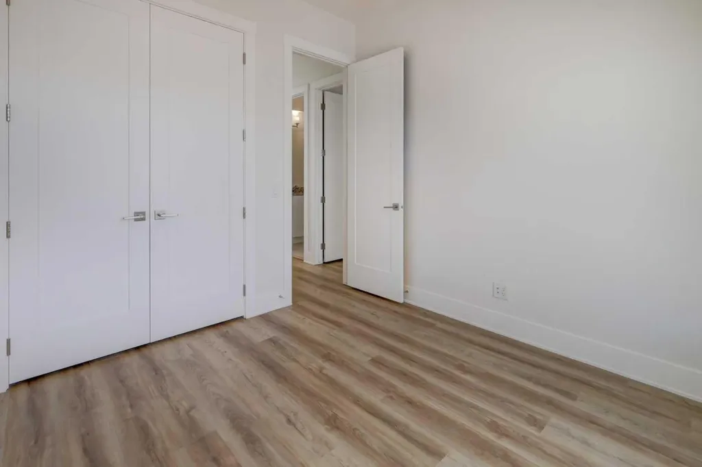 3422 5 Avenue NW Calgary AB T2N 0V5