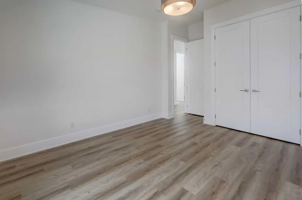 3422 5 Avenue NW Calgary AB T2N 0V5