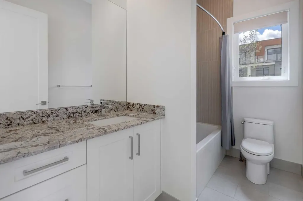 3422 5 Avenue NW Calgary AB T2N 0V5