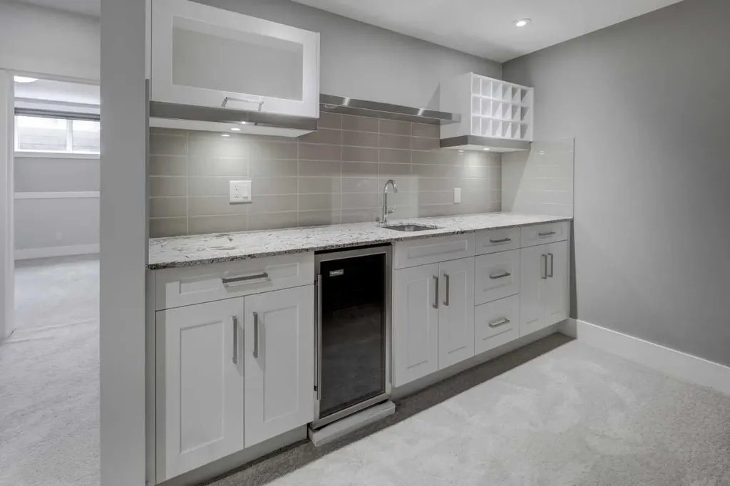 3422 5 Avenue NW Calgary AB T2N 0V5