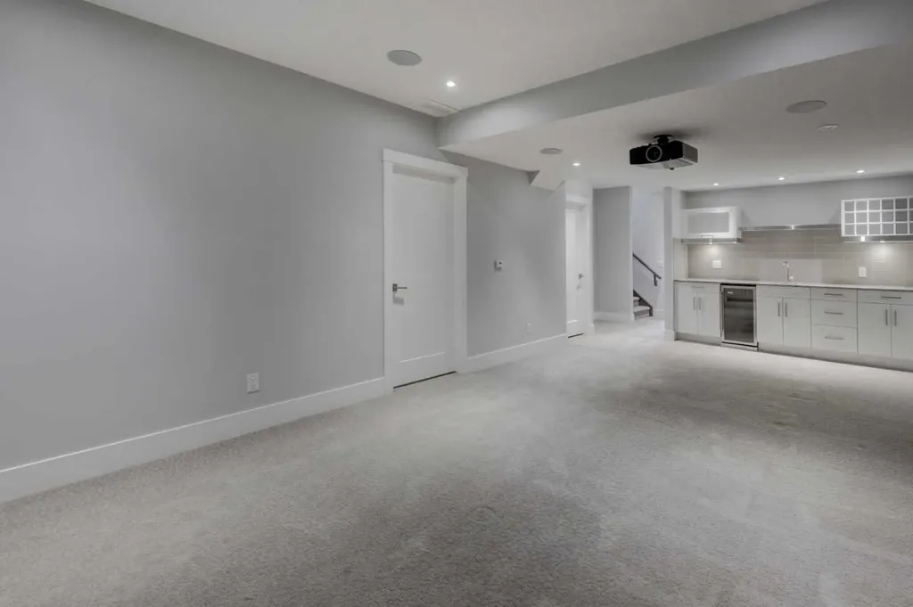 3422 5 Avenue NW Calgary AB T2N 0V5