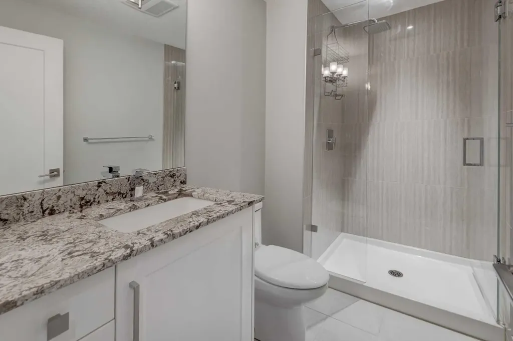 3422 5 Avenue NW Calgary AB T2N 0V5