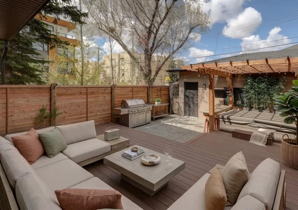 3422 5 Avenue NW Calgary AB T2N 0V5
