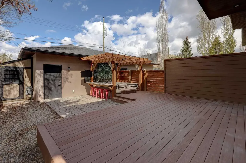 3422 5 Avenue NW Calgary AB T2N 0V5
