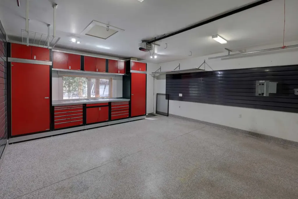 3422 5 Avenue NW Calgary AB T2N 0V5