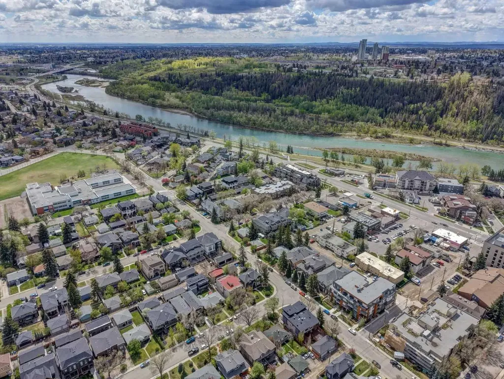 3422 5 Avenue NW Calgary AB T2N 0V5