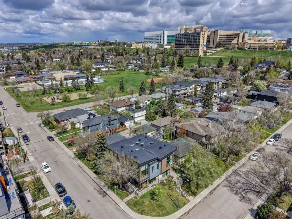 3422 5 Avenue NW Calgary AB T2N 0V5