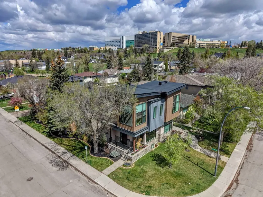 3422 5 Avenue NW Calgary AB T2N 0V5