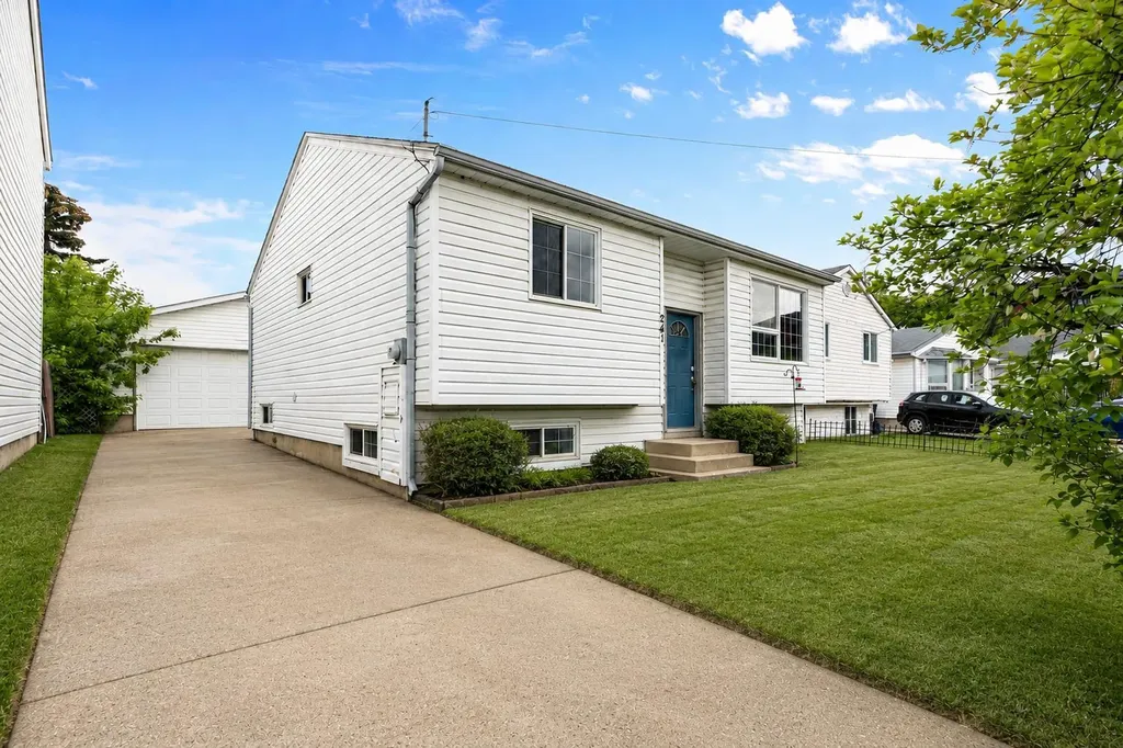 241 Bird Crescent Fort Mcmurray AB T9H4T4