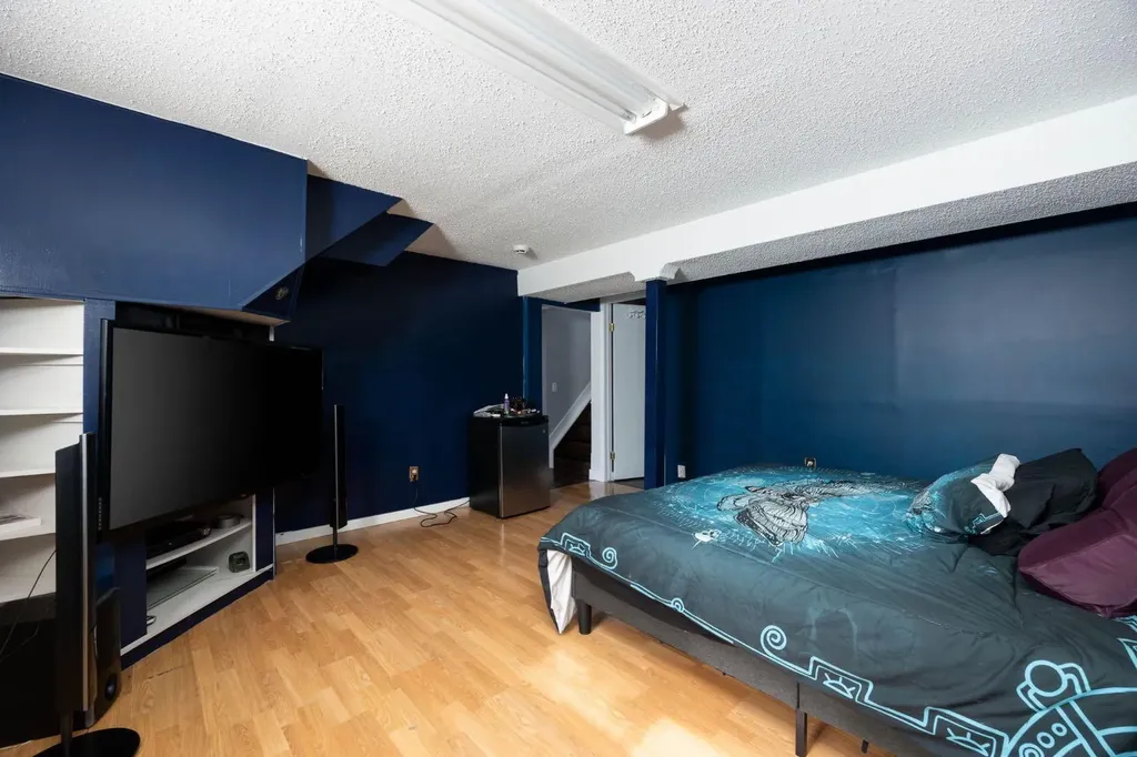 241 Bird Crescent Fort Mcmurray AB T9H4T4