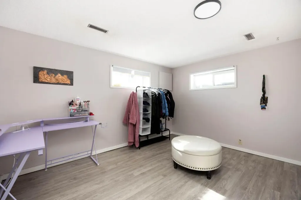 241 Bird Crescent Fort Mcmurray AB T9H4T4