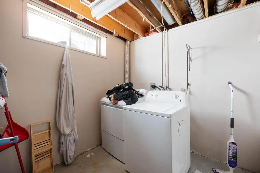 241 Bird Crescent Fort Mcmurray AB T9H4T4