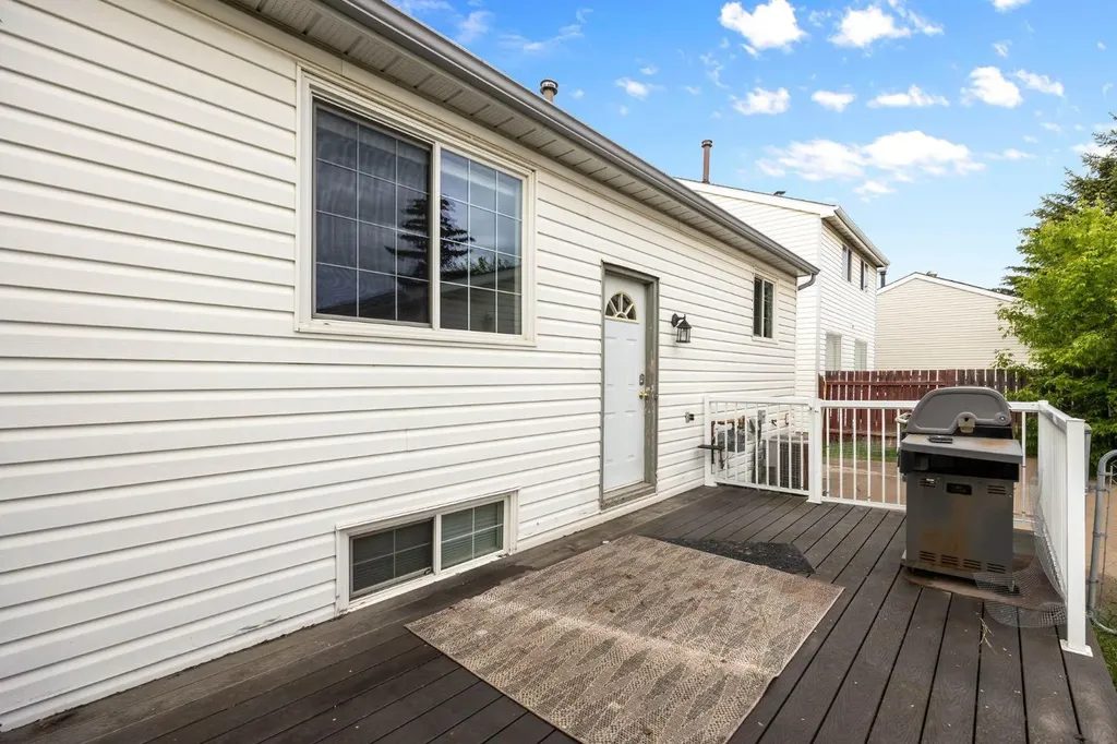 241 Bird Crescent Fort Mcmurray AB T9H4T4