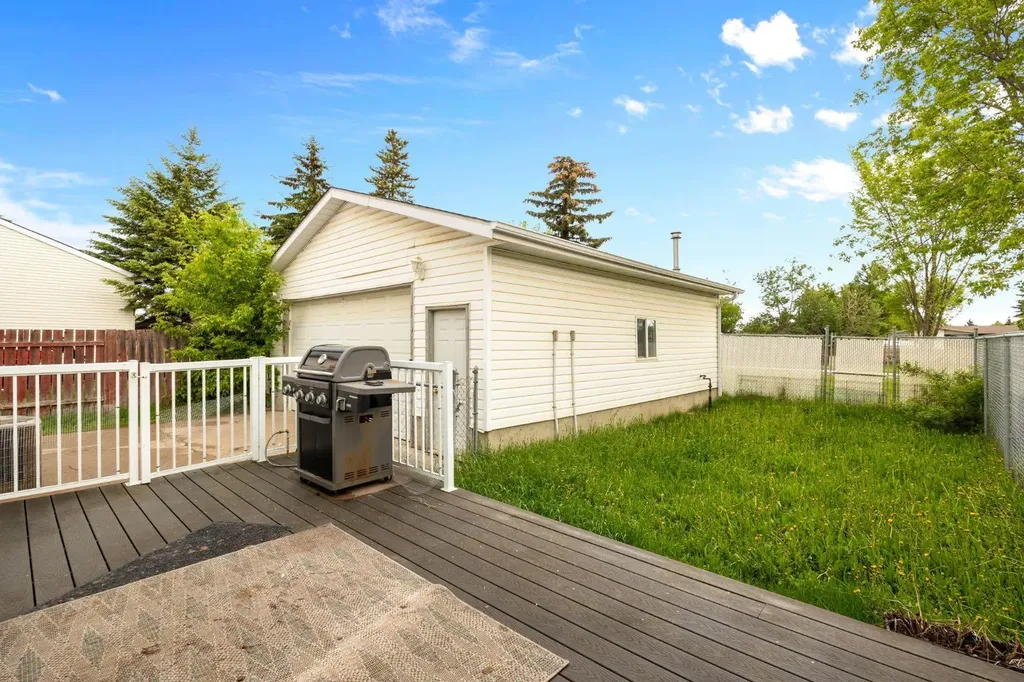 241 Bird Crescent Fort Mcmurray AB T9H4T4