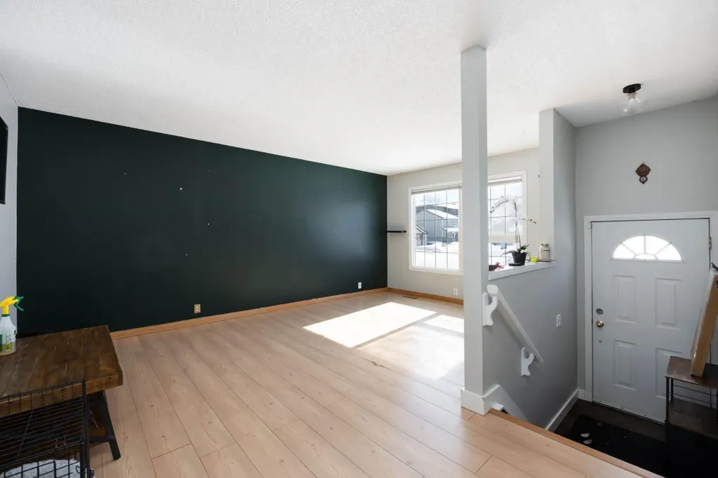 241 Bird Crescent Fort Mcmurray AB T9H4T4