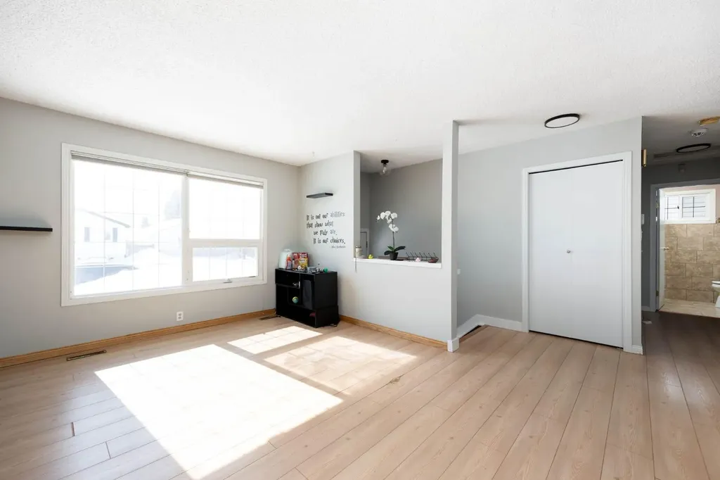 241 Bird Crescent Fort Mcmurray AB T9H4T4