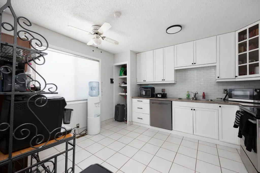 241 Bird Crescent Fort Mcmurray AB T9H4T4