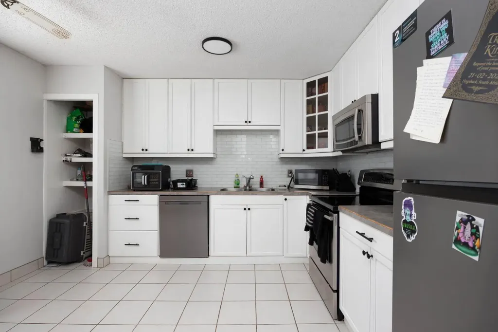 241 Bird Crescent Fort Mcmurray AB T9H4T4