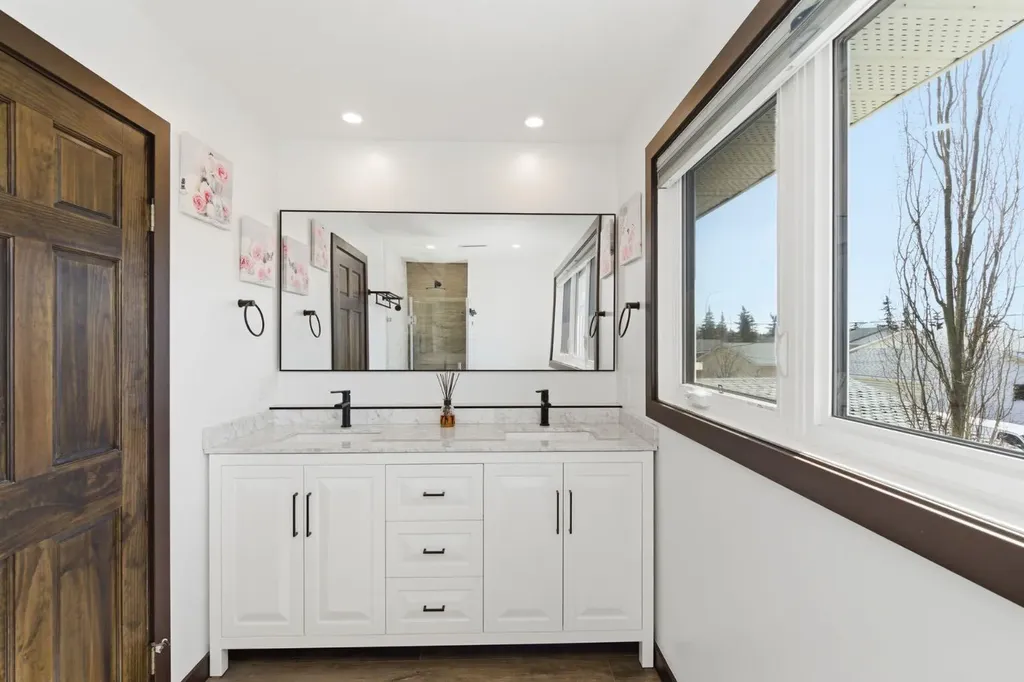 1315 Lake Michigan Crescent SE Calgary AB T2J 3E9