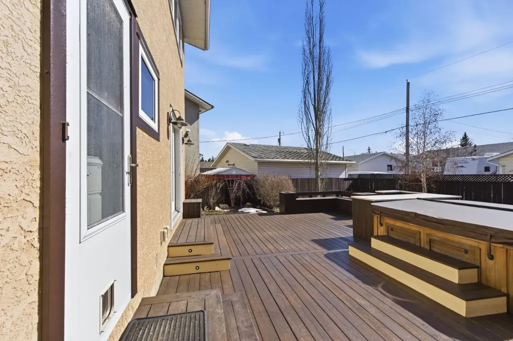 1315 Lake Michigan Crescent SE Calgary AB T2J 3E9