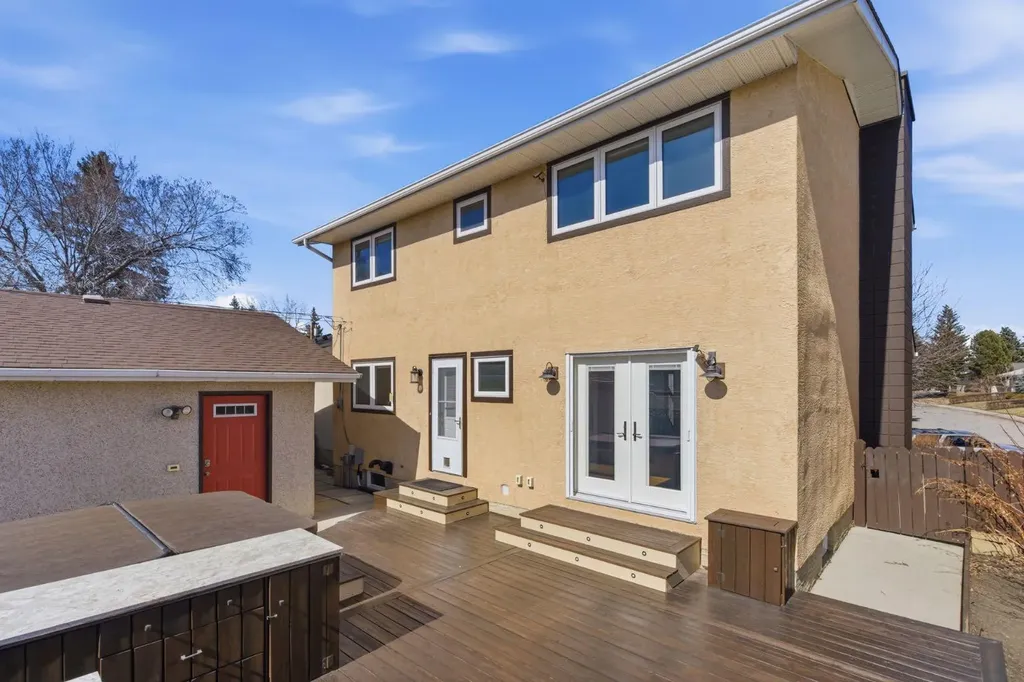 1315 Lake Michigan Crescent SE Calgary AB T2J 3E9