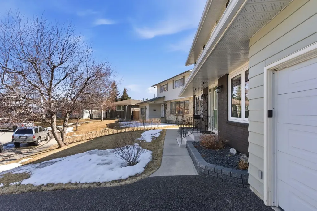 1315 Lake Michigan Crescent SE Calgary AB T2J 3E9