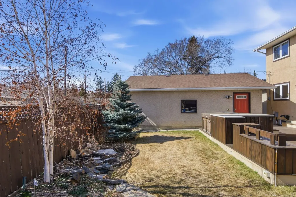 1315 Lake Michigan Crescent SE Calgary AB T2J 3E9