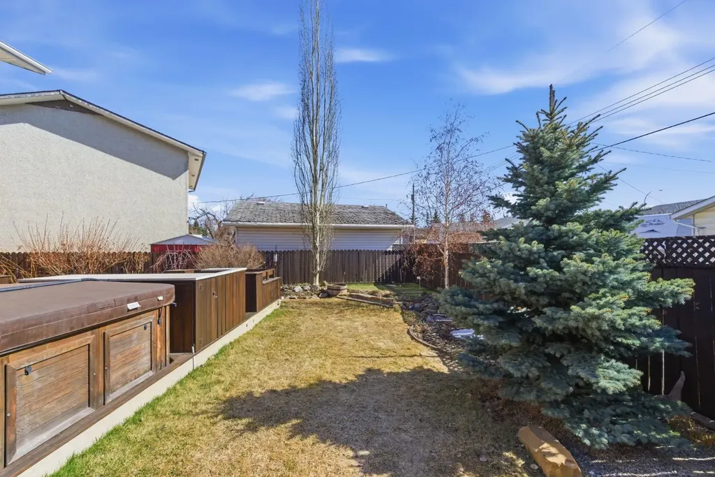 1315 Lake Michigan Crescent SE Calgary AB T2J 3E9