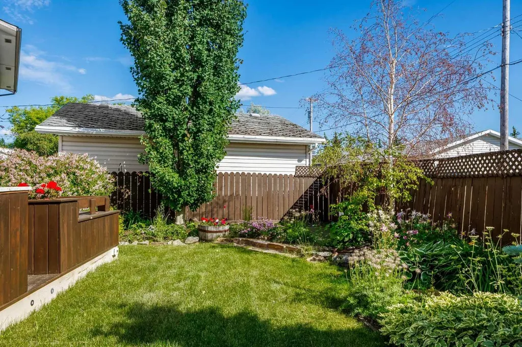1315 Lake Michigan Crescent SE Calgary AB T2J 3E9