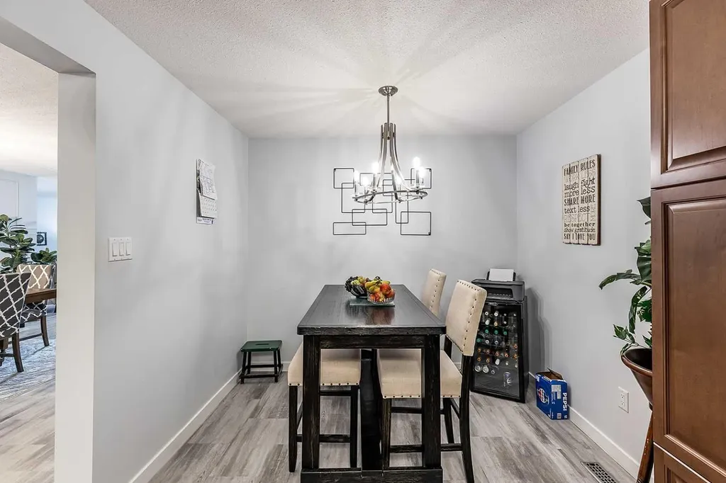 1165 16 Street NE Medicine Hat AB T1C 1P7