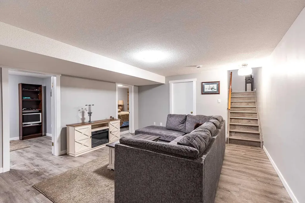1165 16 Street NE Medicine Hat AB T1C 1P7