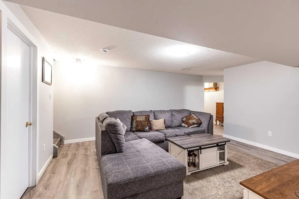 1165 16 Street NE Medicine Hat AB T1C 1P7