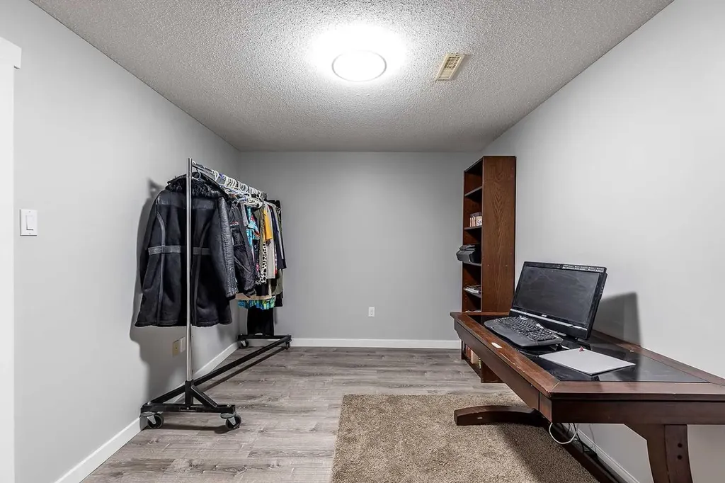 1165 16 Street NE Medicine Hat AB T1C 1P7