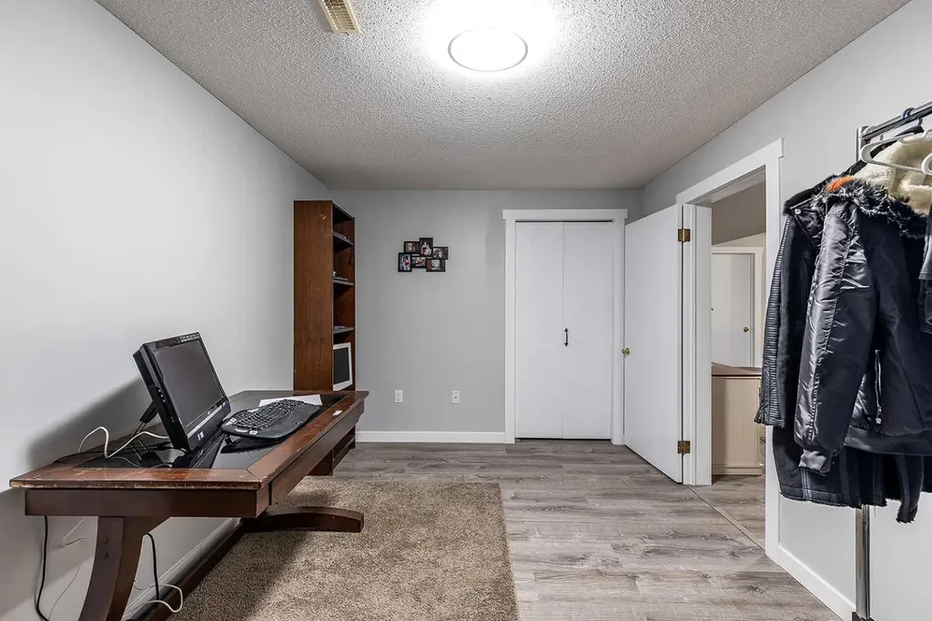 1165 16 Street NE Medicine Hat AB T1C 1P7