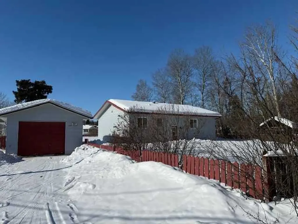 4807 51 Street Fort Vermilion AB T0H 1N0
