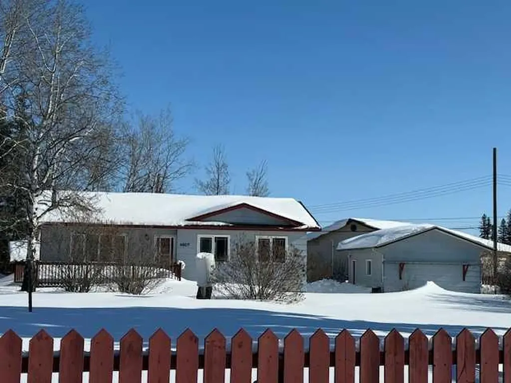 4807 51 Street Fort Vermilion AB T0H 1N0