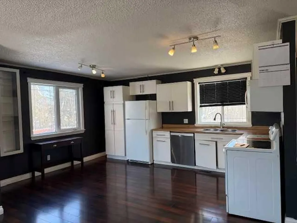 4807 51 Street Fort Vermilion AB T0H 1N0