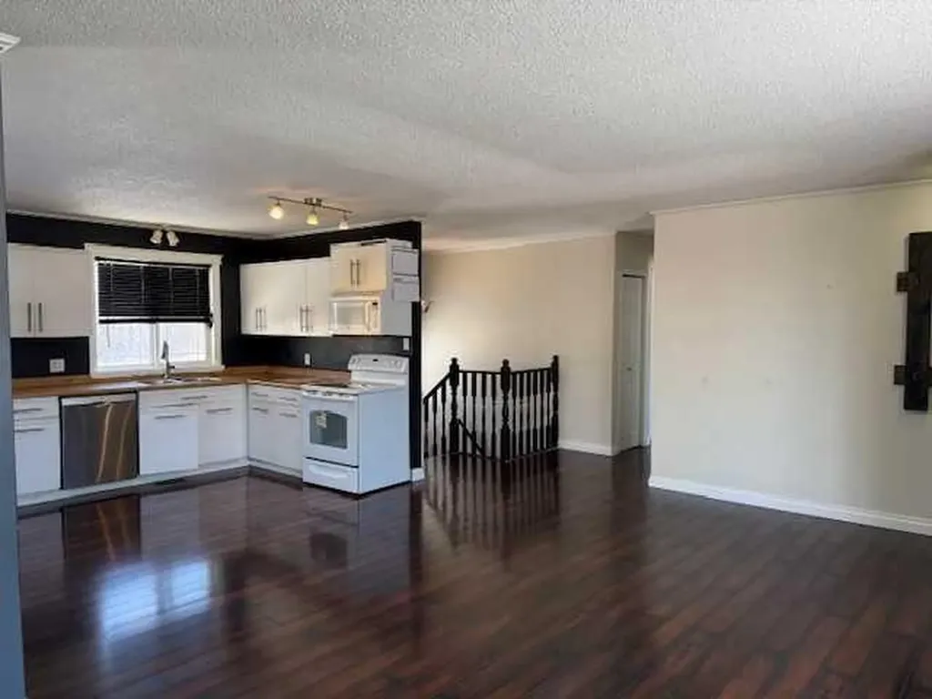 4807 51 Street Fort Vermilion AB T0H 1N0