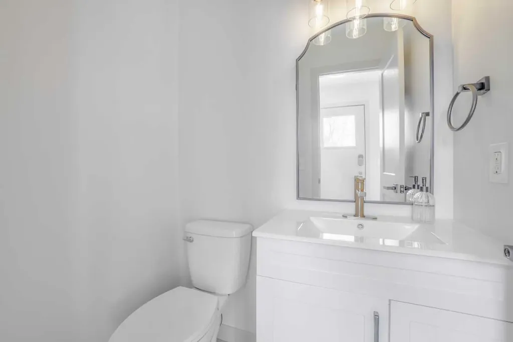 264 Cedarwood Park SW Calgary AB T2W 5X6