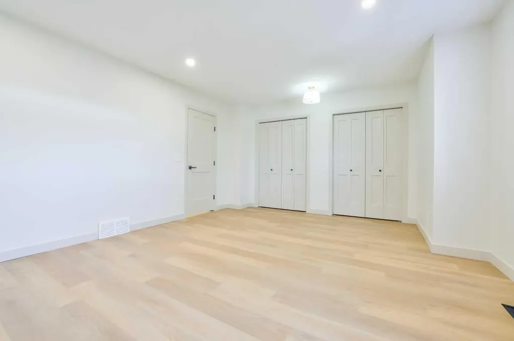 264 Cedarwood Park SW Calgary AB T2W 5X6