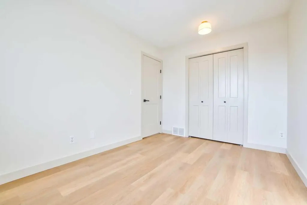 264 Cedarwood Park SW Calgary AB T2W 5X6