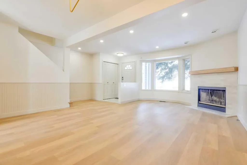 264 Cedarwood Park SW Calgary AB T2W 5X6