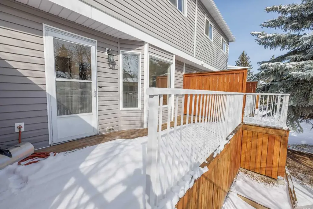 264 Cedarwood Park SW Calgary AB T2W 5X6